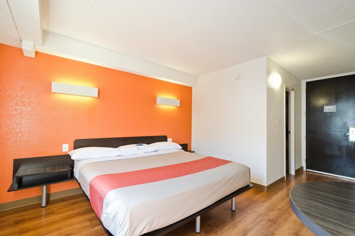 Room 28 of 34