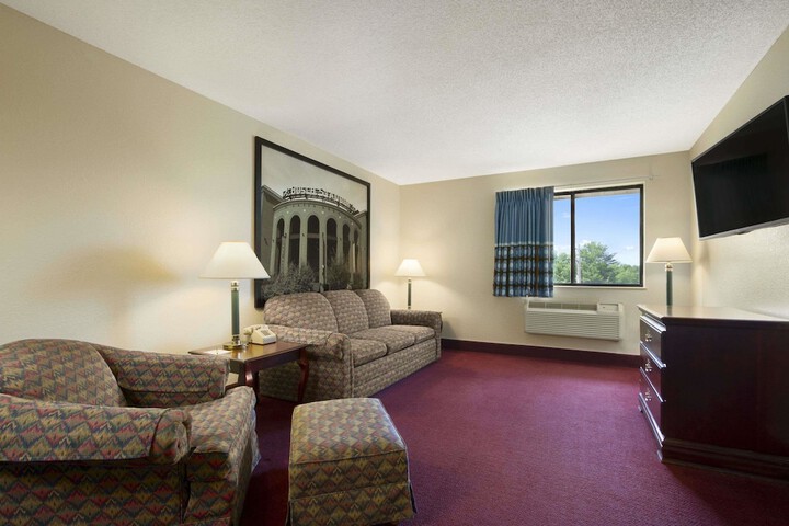 Room 13 of 34