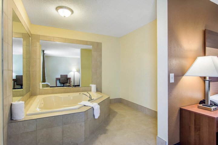 Room 18 of 26