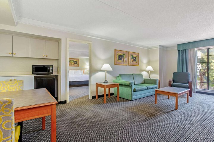 Room 26 of 40
