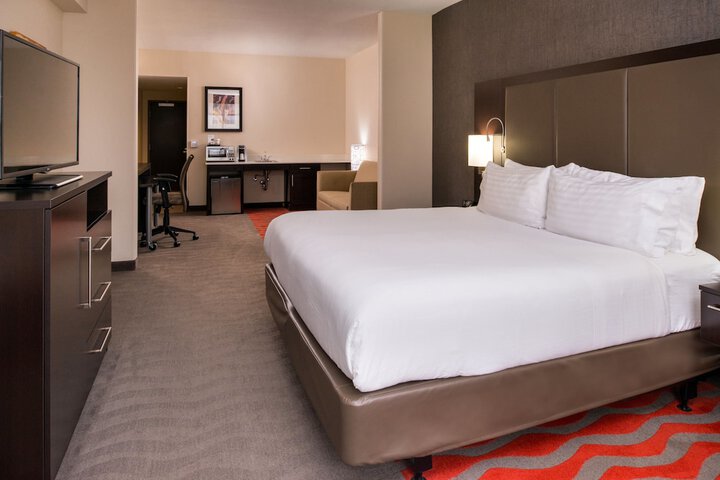Holiday Inn Express & Suites Monroe by IHG