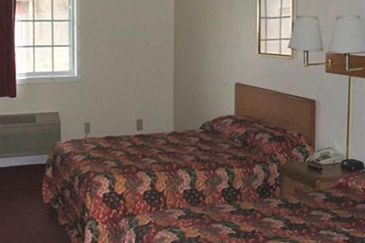 Travelers Inn