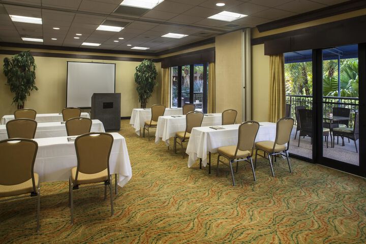 Ballroom/Hall 21 of 25