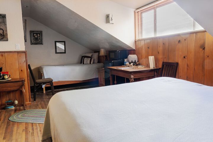 Room 25 of 73