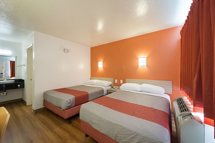 Room 20 of 29