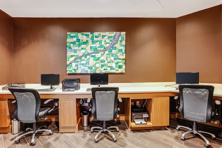 Business Center 78 of 80