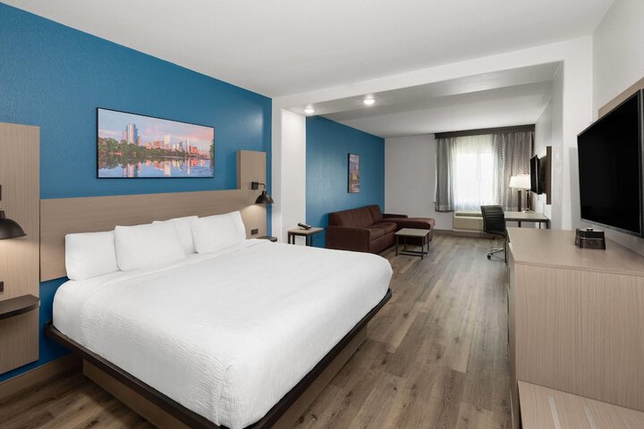 La Quinta Inn & Suites by Wyndham Kyle - Austin South