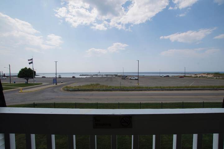 Snyders Shoreline Inn