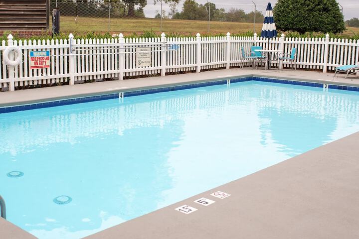 Holiday Inn Express Hotel & Suites Conover (Hickory Area) by IHG