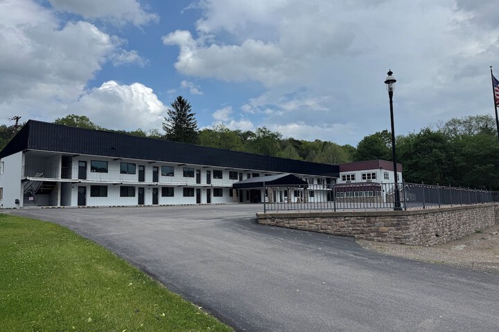 Raystown Country Lodge