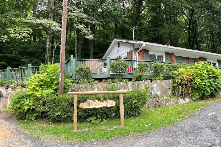 Mountain Aire Cottages Inn & Glamping
