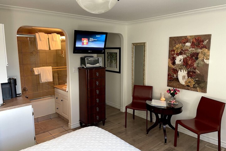 Room 28 of 49