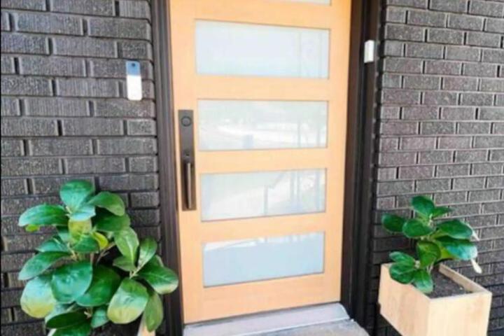 Entire Home near SLC. Family Friendly & King Suite