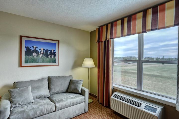 Lancaster Inn and Suites