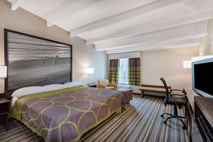 Room 13 of 27