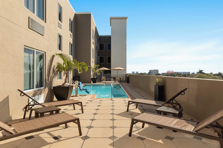 Holiday Inn Express & Suites Fort Lauderdale Airport South by IHG