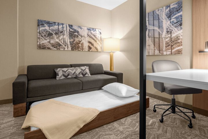 Room 12 of 19