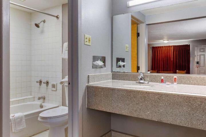 Econo Lodge Wichita Falls Downtown