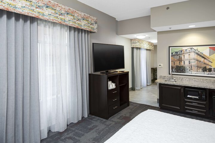 Hampton Inn & Suites Raleigh Downtown