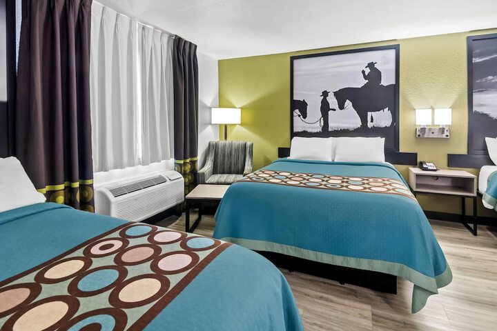 Super 8 by Wyndham Weatherford