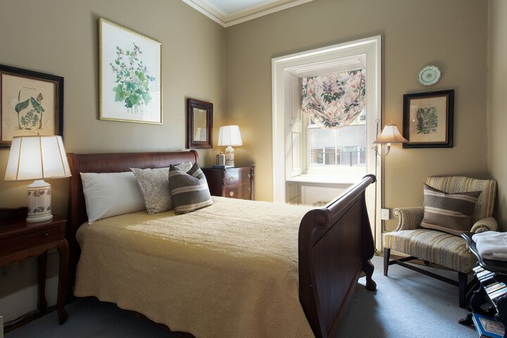 Room 11 of 23