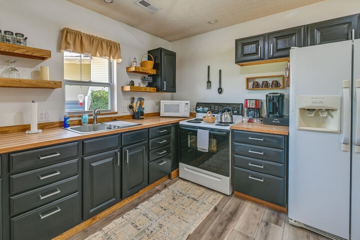 Charming Smiths Grove Home Near Cave Tours!