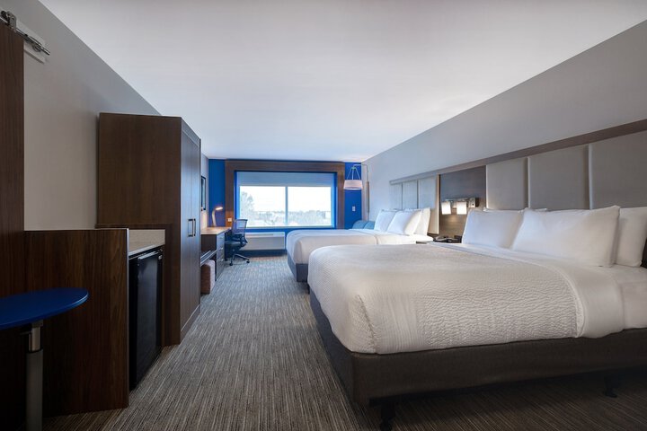Holiday Inn Express & Suites Detroit Dearborn by IHG
