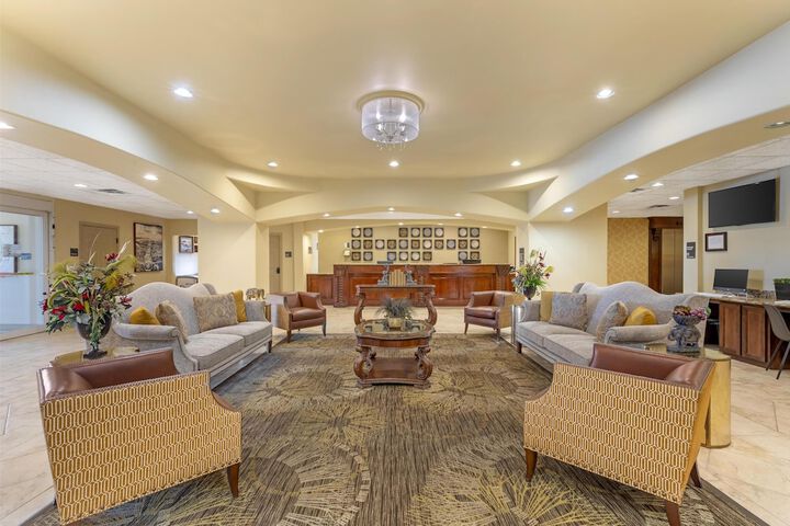 Best Western Plus Monica Royale Inn & Suites
