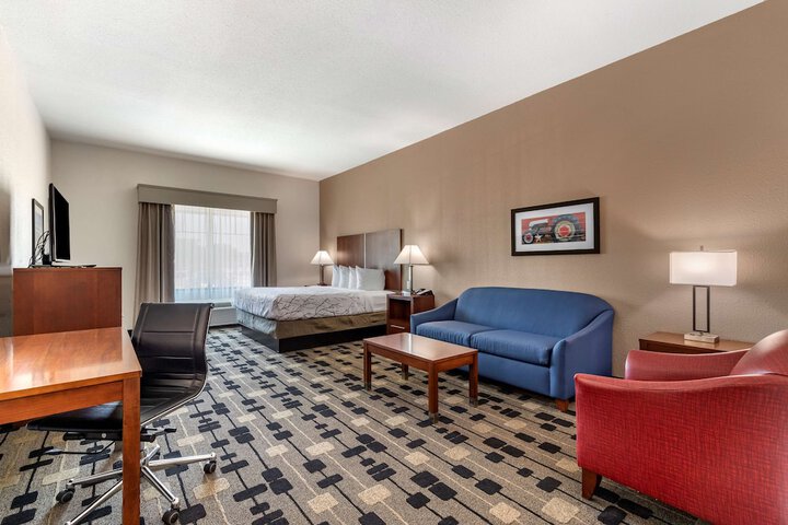 Room 10 of 32