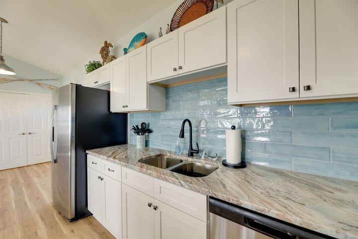 Waterview Home w / Sunset & Lighthouse Views