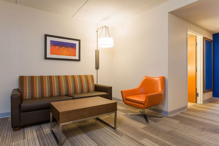 Room 32 of 41