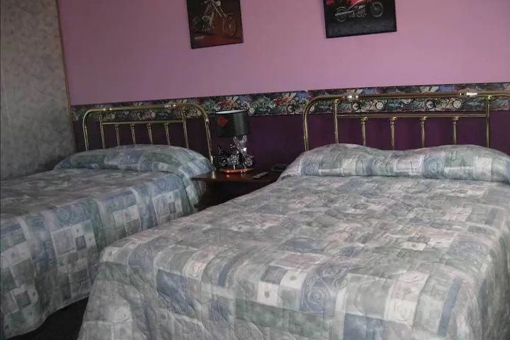 L & M Bikers Motel