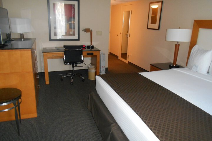 Room 35 of 64