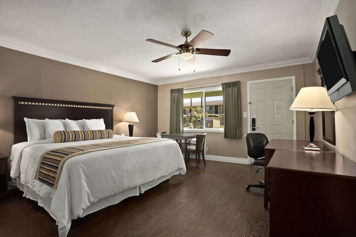 Room 10 of 23