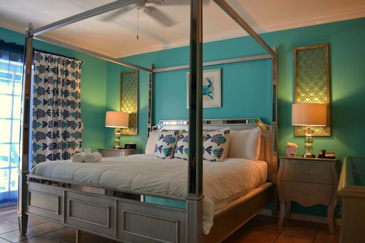 Room 30 of 42