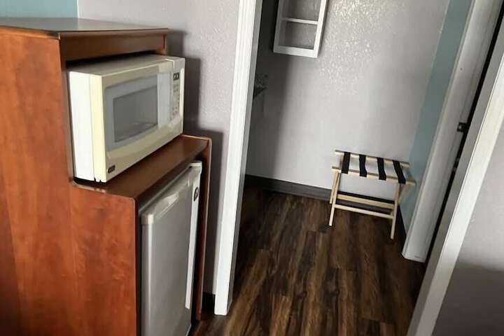 Room 4 of 11