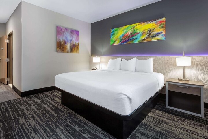 Room 34 of 51