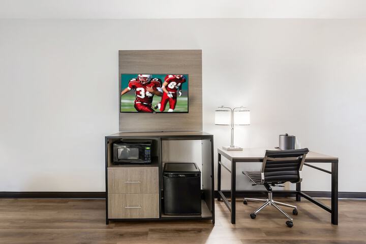 Room 27 of 33