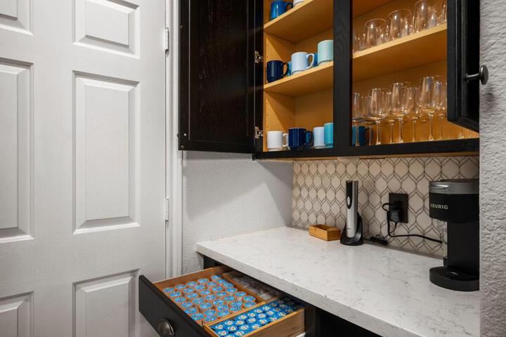 Upscale 4BR Cypress Home w Pool Hot Tub, Theater, Sleeps 20