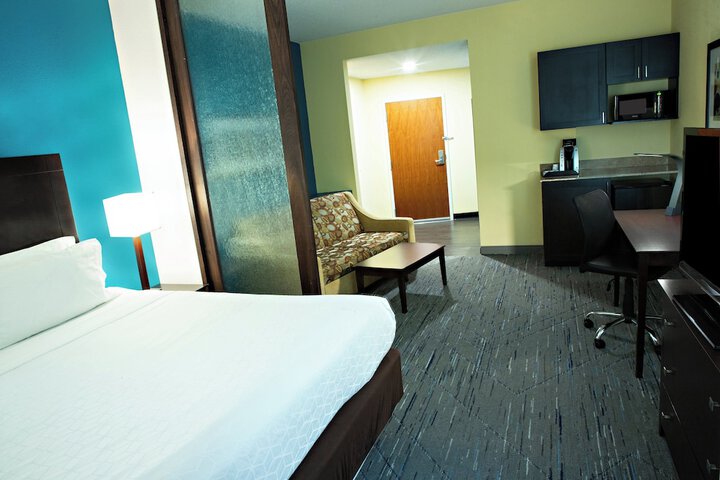 Holiday Inn Express Hotel & Suites Harrisburg West by IHG