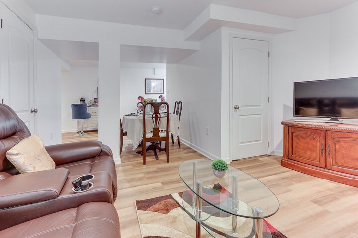 Cozy Inwood Apartment: History Hiking & Wine!