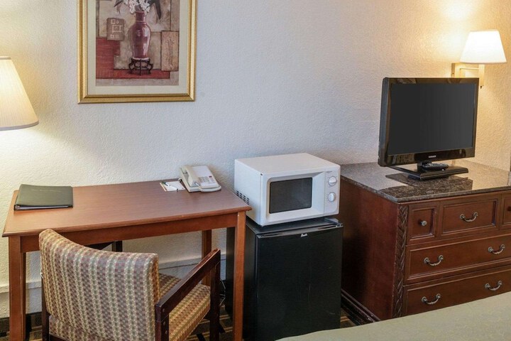 Room 13 of 37