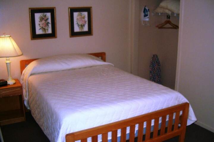Room 11 of 25