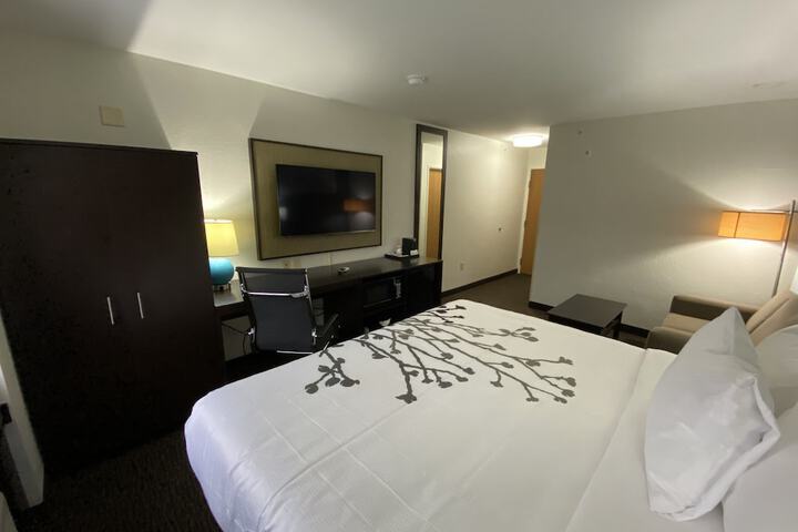 Room 34 of 48