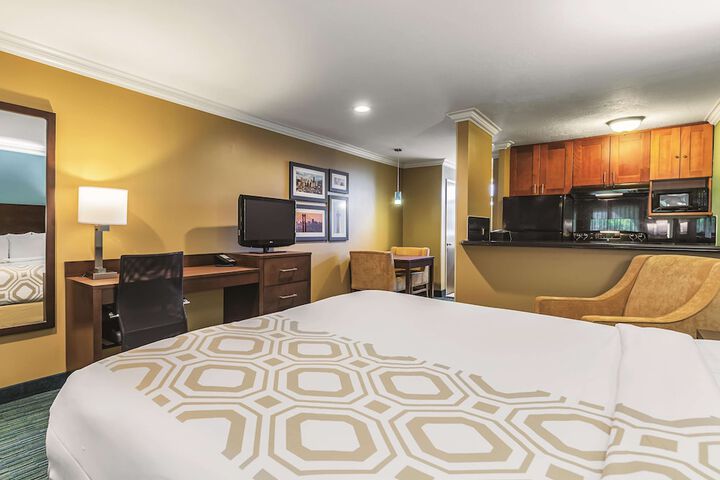 Room 30 of 82