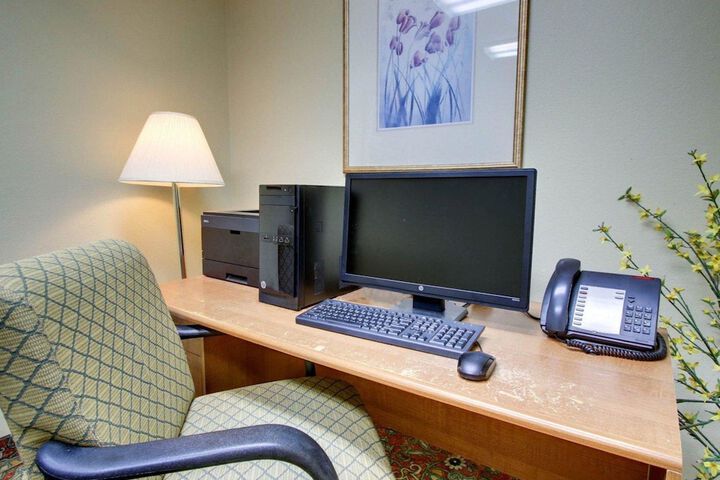 Business Center 32 of 32