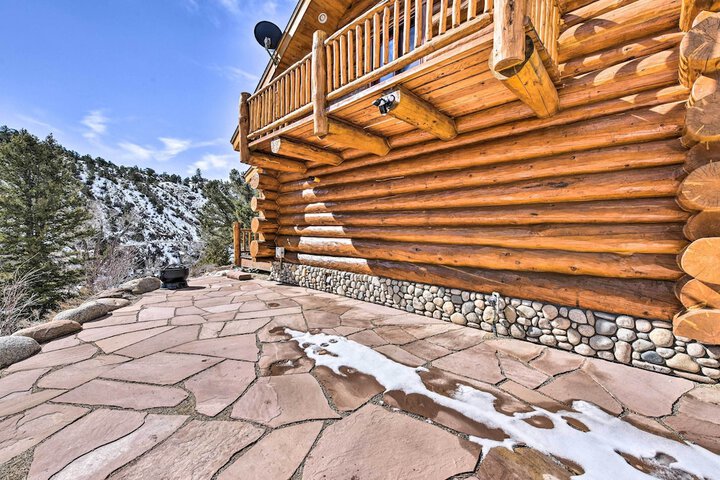Riverfront Retreat w / Hot Tub: Fish & Hike!