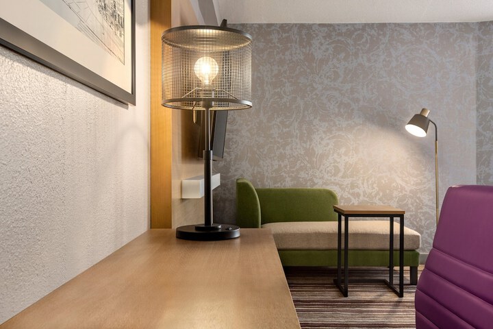 Room 9 of 33