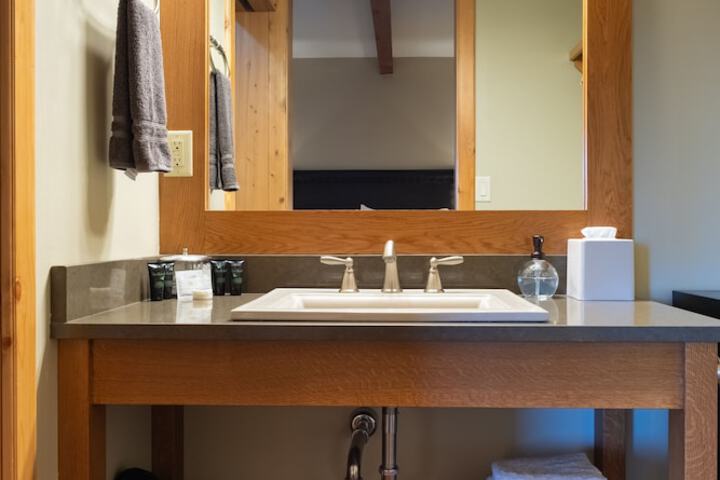 Gallatin River Lodge