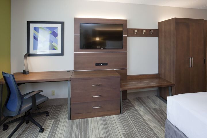 Holiday Inn Express Roseville-St. Paul by IHG